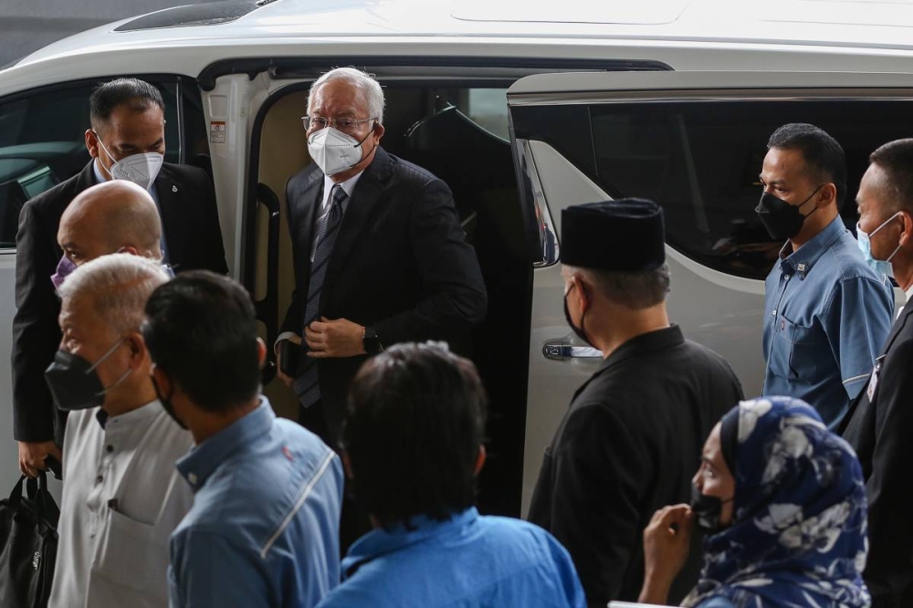 Former prime minister Datuk Seri Najib Razak arrives at the Kuala Lumpur High Court Complex, June 24, 2022. — Picture by Yusof Mat Isa