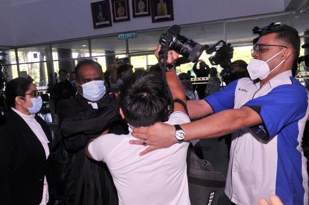 A commotion broke between lawyers and photographers after the decision on the Cradle Fund CEO murder trial in Shah Alam High Court, June 21, 2022.