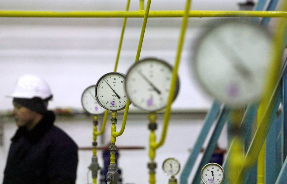 A worker stands next to pressure gauges at the Yuzhno Russkoye oil and gas field, some 200 km (124 miles) from the town of Novy Urengoy, December 18, 2007. — Reuters pic