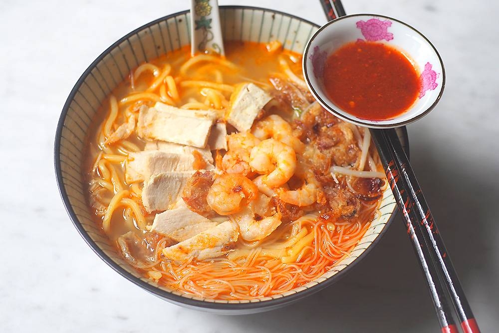 You can also score a lighter, non-spicy rendition of Penang prawn mee here.