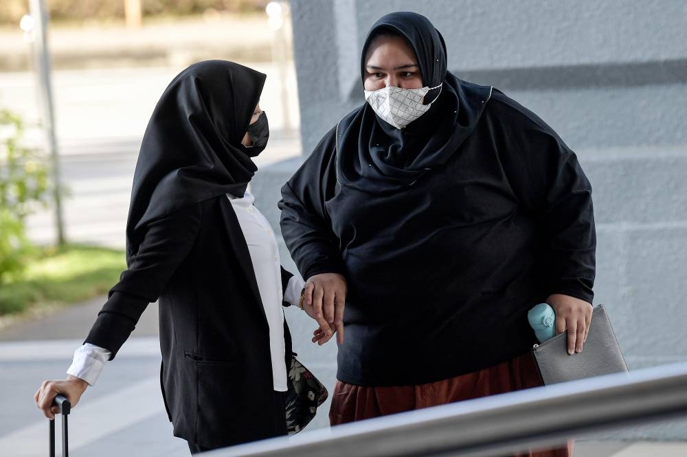 Rumah Bonda founder Siti Bainun Abd Razali (right) has pleaded not guilty to two charges of neglect and abusing Bella. — Bernama pic