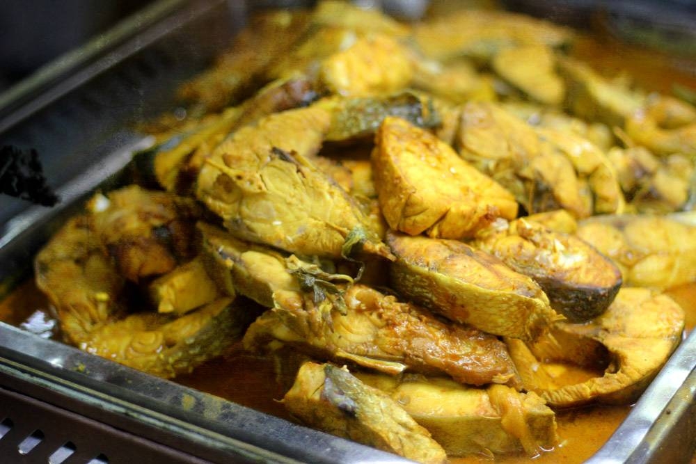 'Kari ikan' (fish curry).