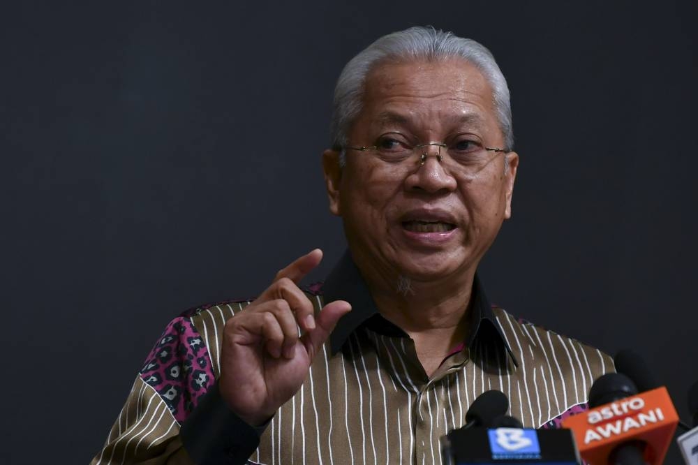 Communications and Multimedia Minister Tan Sri Annuar Musa said the telcos that will be joining DNB are only those that operate networks, adding that each telco would get an equal share in DNB. — Bernama pic 