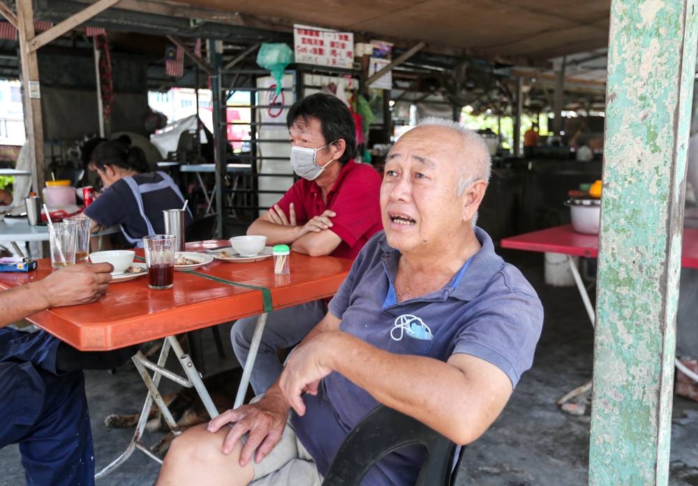 Ah Chai, 68, from Langkap, who runs an economy rice restaurant, shares his view on Datuk Seri Tajuddin Abdul Rahman. — Picture by Farhan Najib