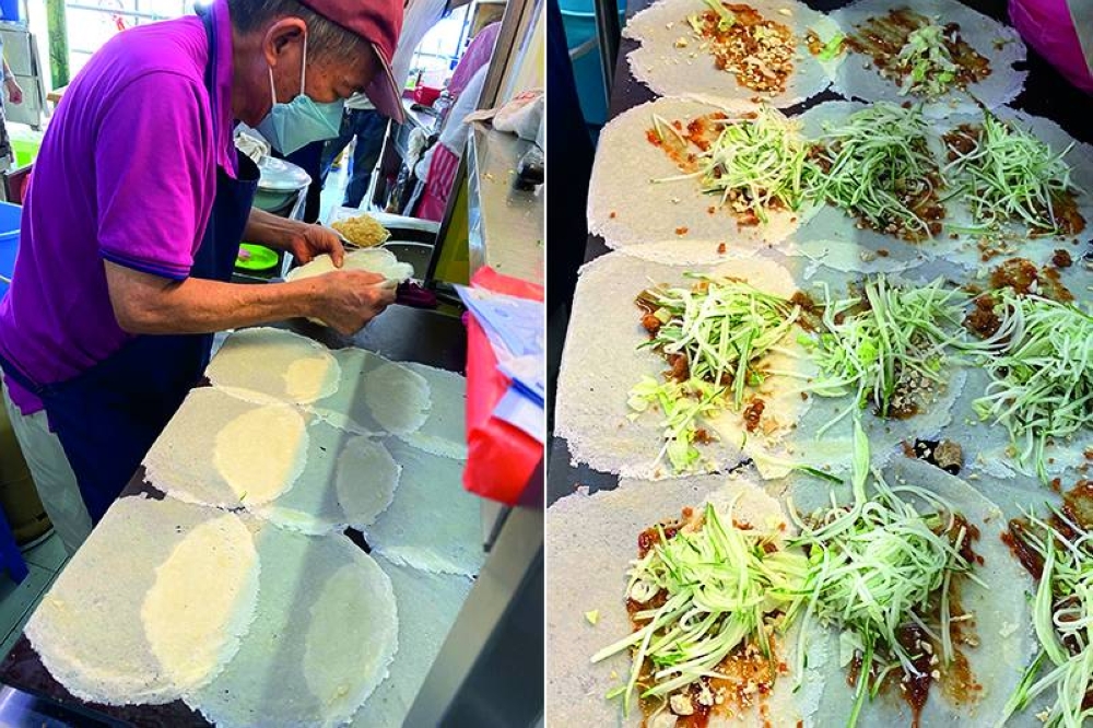 A key to this 'popiah''s deliciousness is the thin 'popiah' skin (left). As you wait for your 'popiah', you can watch the whole process of how they are made (right).