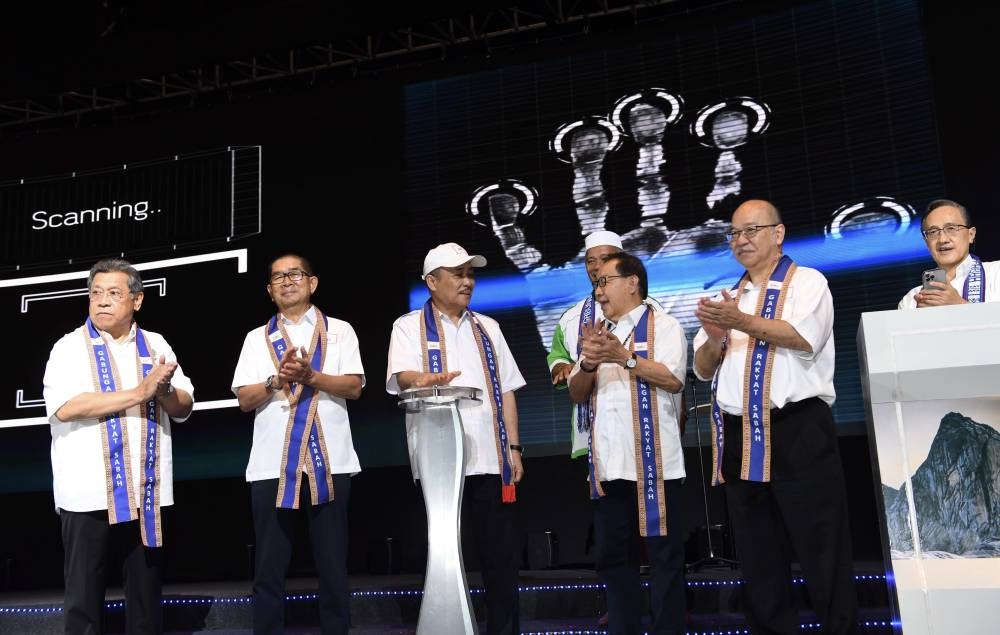 Sabah Chief Minister Datuk Seri Hajiji Noor (third left) during the launch of GRS at the Sabah International Convention Center in Kota Kinabalu, May 28, 2022. — Bernama pic