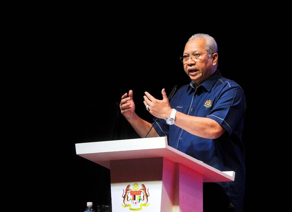 Communications and Multimedia Minister Tan Sri Annuar Musa speaks during the Malaysia Digital Industry Awards presentation ceremony, in conjunction with the MDEC Silver Jubilee celebration, in Kuala Lumpur July 3, 2022. — Bernama pic