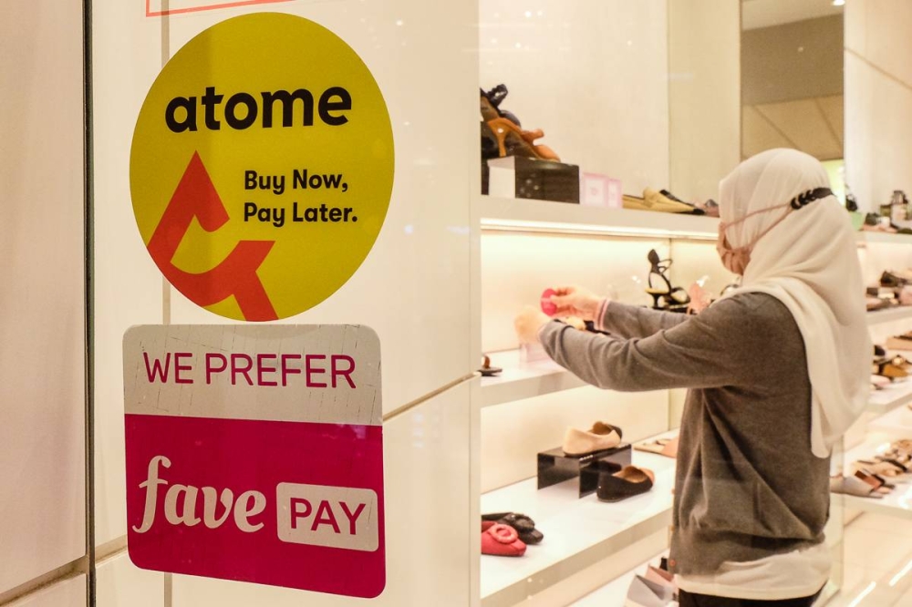 The FavePay and Atome app logos are displayed at the shop in Shah Alam June 23, 2022. — Picture by Yusof Mat Isa
