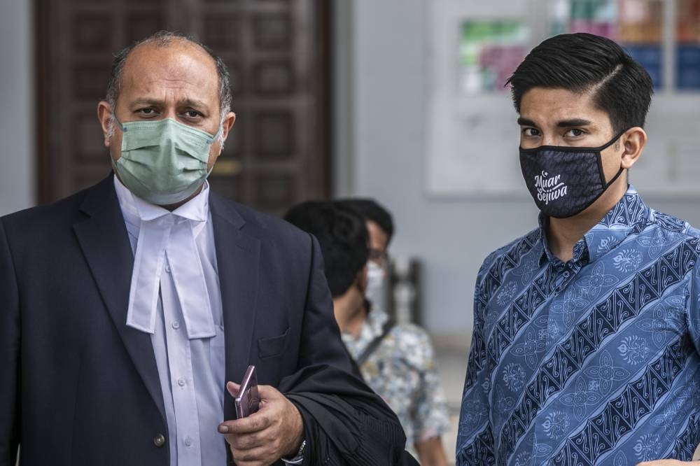 Muar MP Syed Saddiq Syed Abdul Rahman (right) together with his lawyer Gobind Singh Deo at the Kuala Lumpur High Court July 4, 2022. — Picture by Hari Anggara