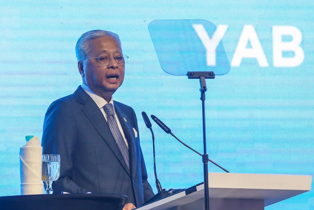 The operation aims to obtain the actual status of the amount of packaged cooking oil produced by the manufacturers and packaging company as well as the complete information of the recipient of the subsidised cooking oil, said Prime Minister Datuk Seri Ismail Sabri Yaakob. — Picture by Yusof Mat Isa