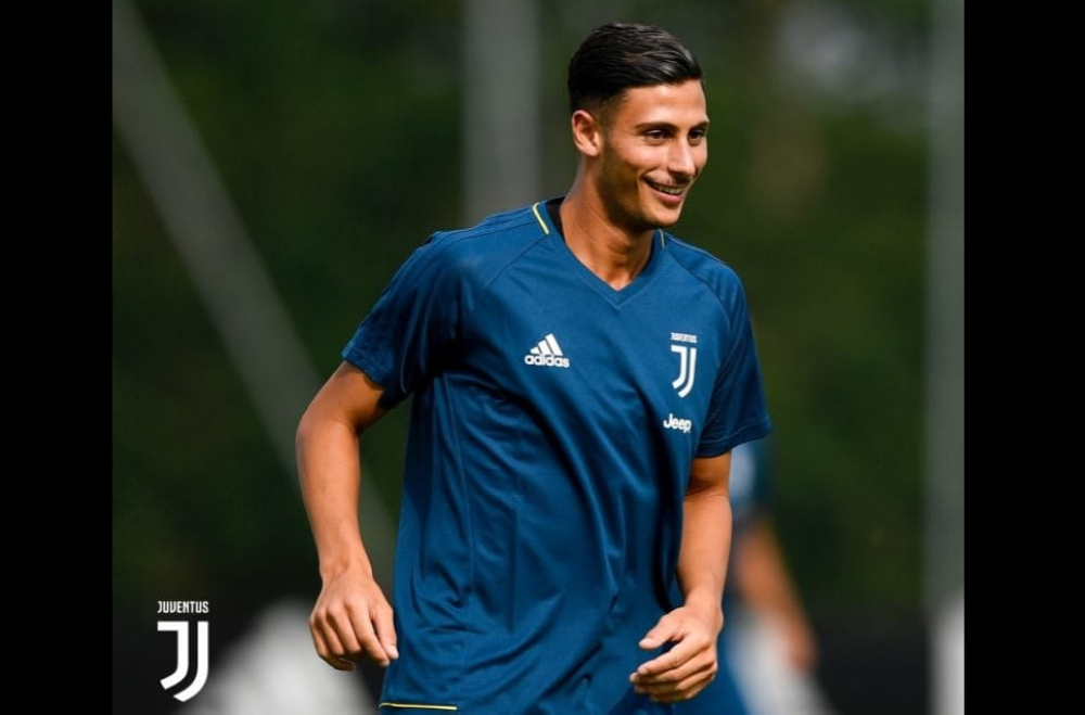 Fiorentina purchased midfielder Mandragora for €8.2 million (RM37.5 million) which will be paid over the duration of the 25-year-old’s three-year contract. — Picture via Facebook