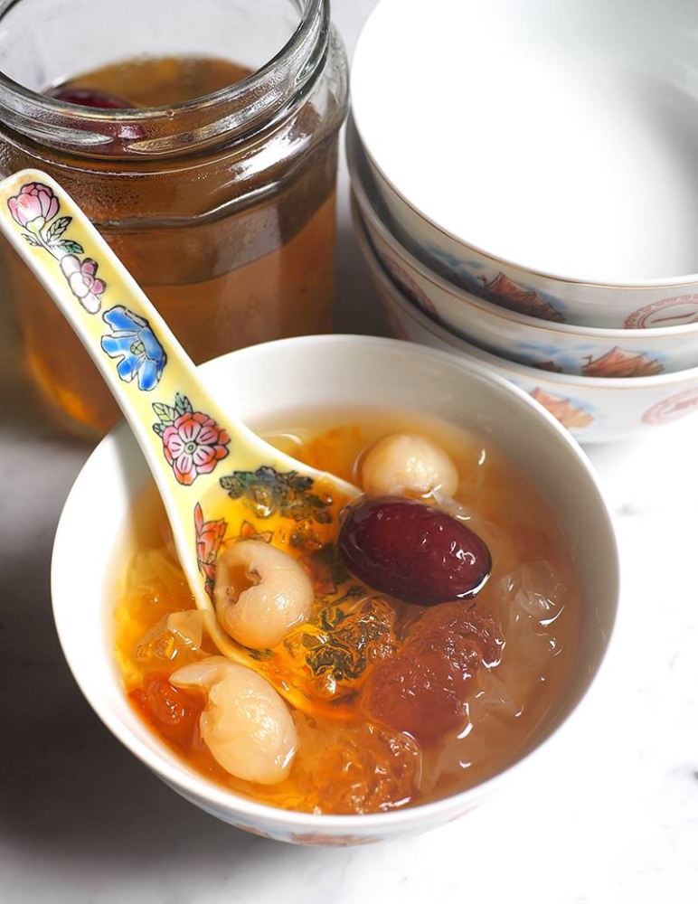 The peach resin dessert is a cool treat with the peach gum, snow fungus, longan and red dates.