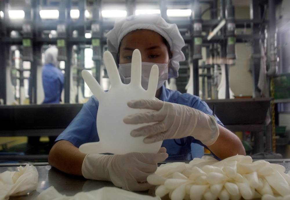 Maybank IB opined that the potential tariff removal on Chinese consumer goods — including gloves — will be a negative event for the Malaysian glovemakers. — Reuters pic