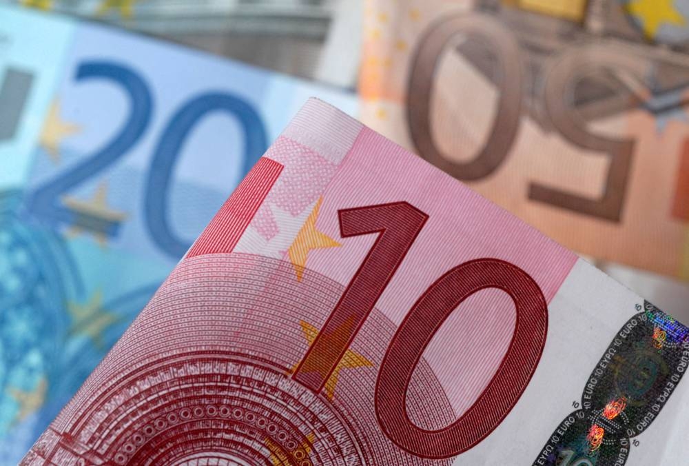 Euro pushes for parity as tentative calm returns elsewhere - Vimarsana News