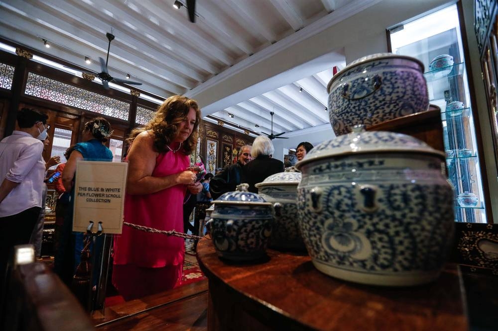 Visitors admiring the ‘Kam Cheng’ pot on display at the Kam Cheng Cache exhibition at Seven Terraces in George Town July 6, 2022. ― Picture by Sayuti Zainudin