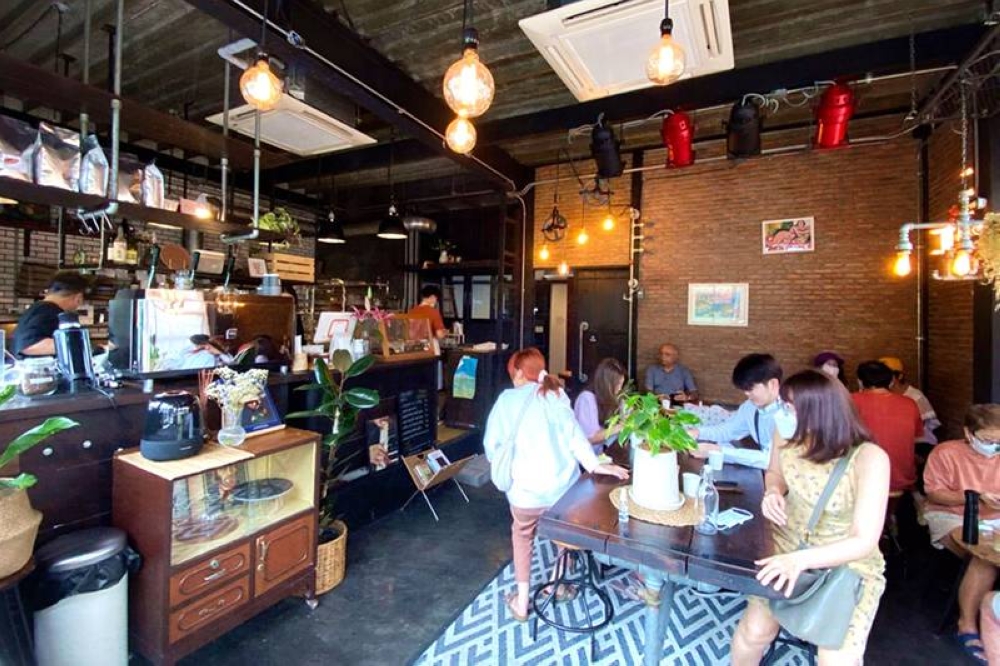 From blue lobsters to the 'bombolone' craze: What I learned from writing 100 'Flavours of Business' stories - Vimarsana News