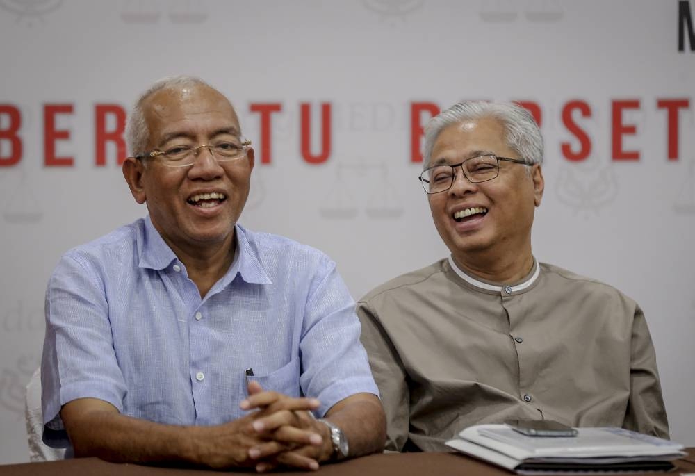 Umno vice-president Datuk Seri Mahdzir Khalid said it is up to Prime Minister Datuk Seri Ismail Sabri Yaakob to decide on the date of the dissolution of Parliament to make way for the 15th General Election. — Picture by Firdaus Latif