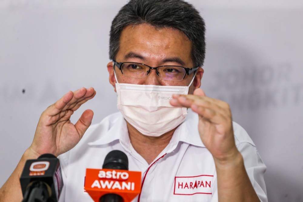 Liew noted there were two camps in Umno now, describing them as Team A led by the 'Court Cluster' and Team B, led by the party vice-president Datuk Seri Ismail Sabri Yaakob who is the incumbent prime minister. — Picture by Hari Anggara