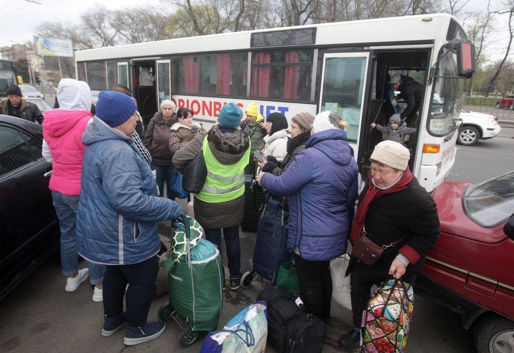 Ukrainian refugees who evacuated from Mykolaiv walk after arival by busses in Odesa, Ukraine 20 April 2022, amid Russian invasion in Ukraine. — NurPhoto via Reuters