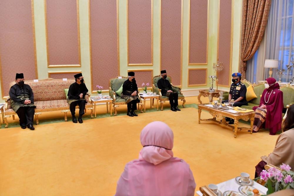Yang di-Pertuan Agong Al-Sultan Abdullah Ri’ayatuddin Al-Mustafa Billah Shah with the newly-appointed heads of missions at Istana Negara, July 12, 2022. — Bernama pic 