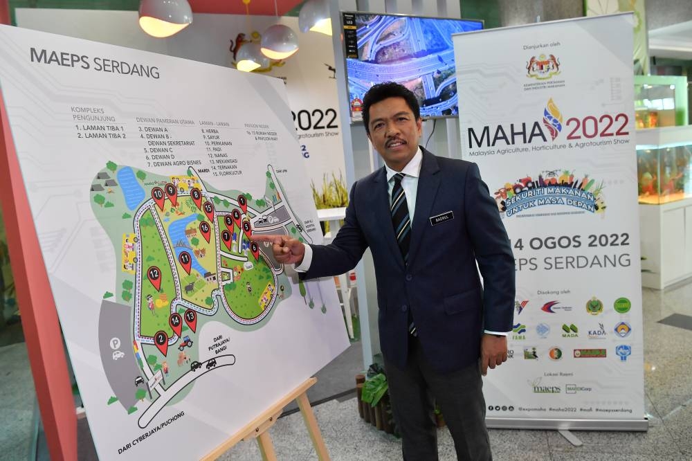 Agriculture and Food Industries deputy secretary-general (Development) Datuk Badrul Hisham Mohd shows the location plan for the Malaysia Agriculture, Horticulture and Agrotourism International Show (Maha) 2022 during its launch in Putrajaya July 13, 2022. — Bernama pic