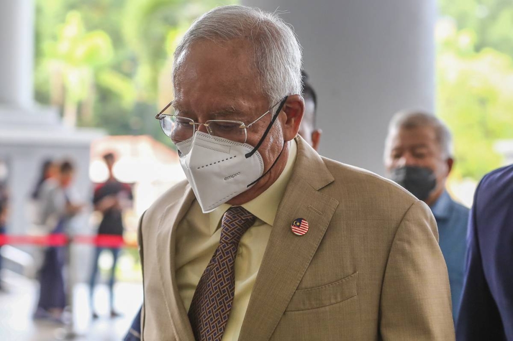 Datuk Seri Najib Razak arrives at the Kuala Lumpur High Court Complex July 14, 2022. — Picture by Yusof Mat Isa
