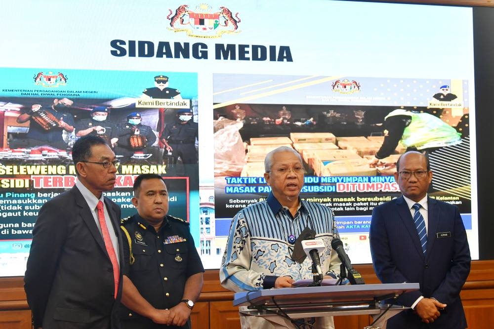 Annuar Musa: Political stability important element in managing inflation, economy - Vimarsana News