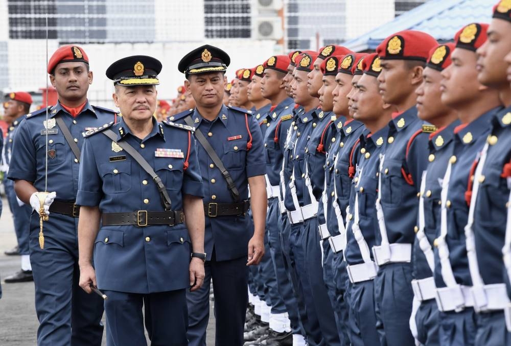 Sabah Chief Minister Datuk Seri Hajiji Noor inspects Fire Officers involved in the Fire Science Certificate Passing Out Parade series 01/2022 at the Fire and Rescue Academy of Malaysia, Sabah Region in Kota Kinabalu, July 14, 2022. — Bernama pic 