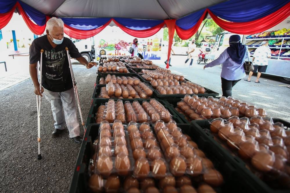 The fair at the flats here was part of a larger scheme to offer chicken and eggs below their price ceilings, along with other essential items sold from trucks that would visit at regular intervals. — Picture by Ahmad Zamzahuri