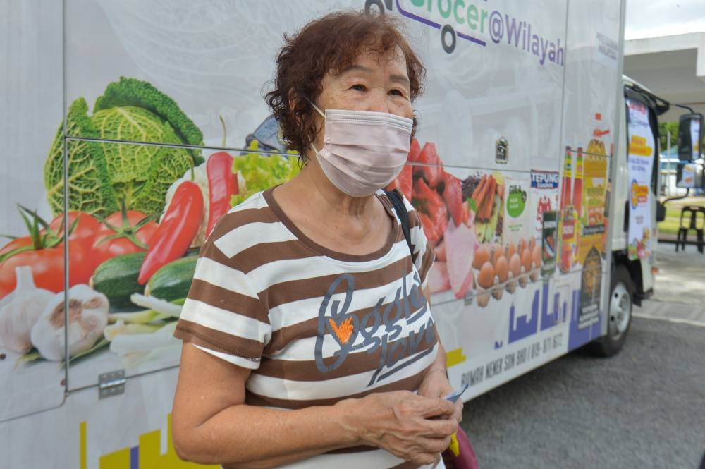 Chan Yuet Mui, 72, said she also wanted to purchase some eggs, but realised that they cost more at the fair than the places she usually shopped. — Picture by Shafwan Zaidon