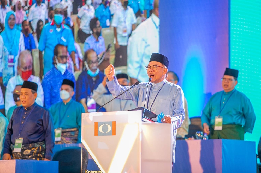 Datuk Seri Anwar Ibrahim speaks during the PKR National Congress at IDDC Shah Alam July 16, 2022. — Picture by Devan Manuel