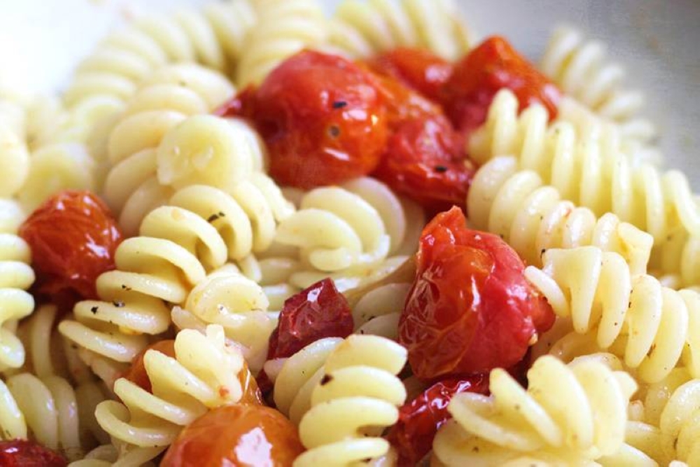 The twirls of the pasta hold the flavourful roasted tomato juices and garlic oils.