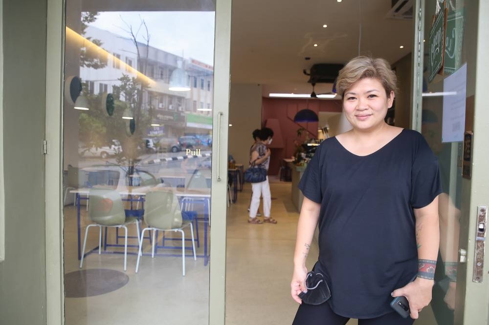 Dora Ong is pictured at the Awesome Canteen in Taman Paramount, June 15, 2022. — Picture by Choo Choy May