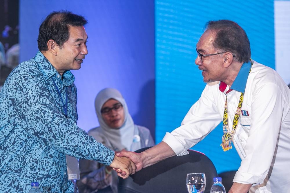 PKR President, Datuk Seri Anwar Ibrahim and PKR deputy president Rafizi Ramli at the 16th PKR Congress in Ideal Convention Centre (IDCC) Shah Alam July 17, 2022. — Picture by Hari Anggara