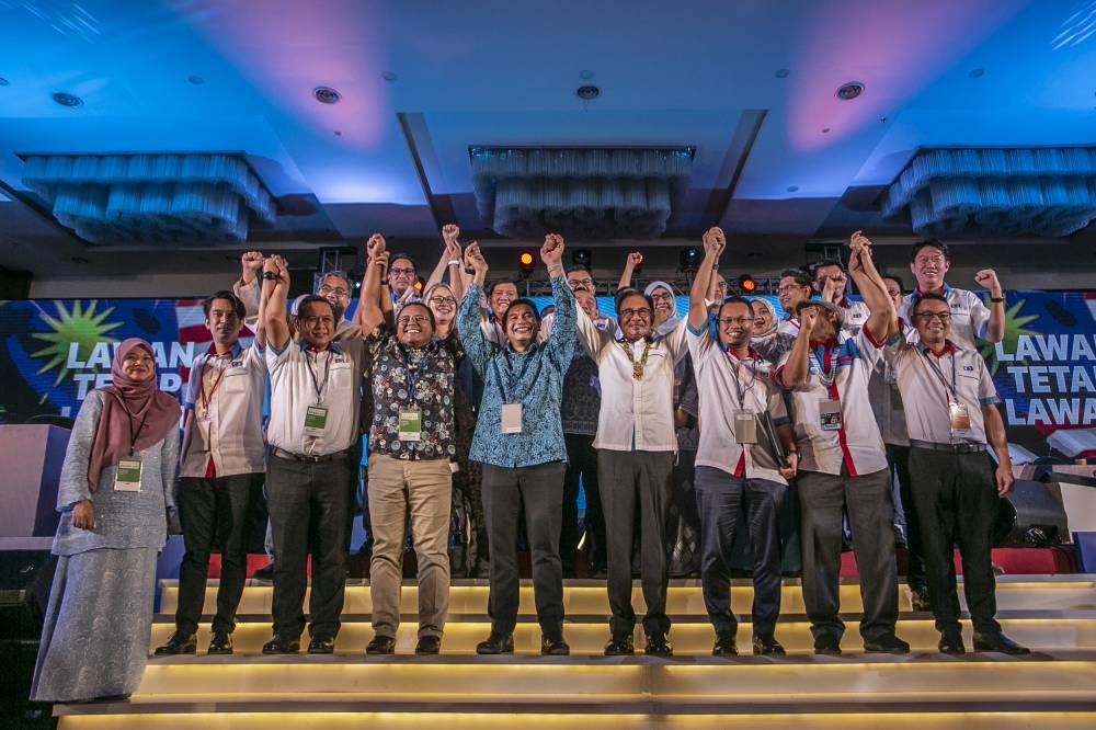 The newly-elected PKR Leadership Council take a group photo at the 16th PKR Congress in Ideal Convention Centre (IDCC) Shah Alam July 17, 2022. — Picture by Hari Anggara