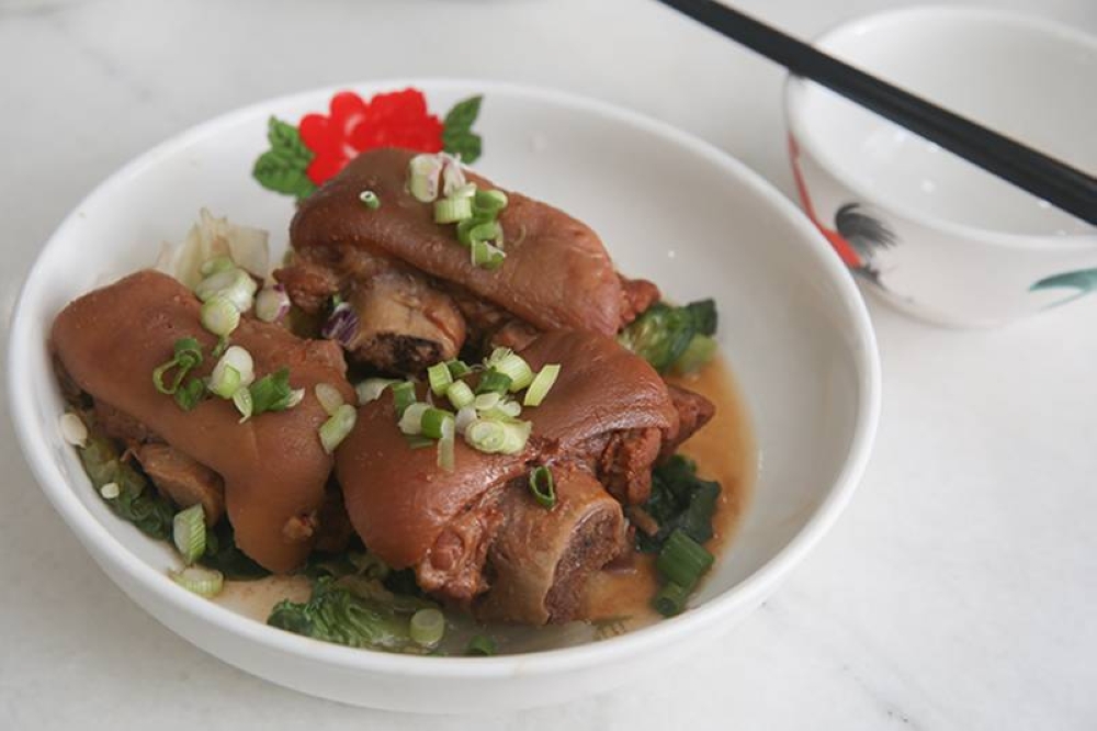 Go for the gelatinous pork knuckle stewed in fermented bean curd for a satisfying meal with noodles.