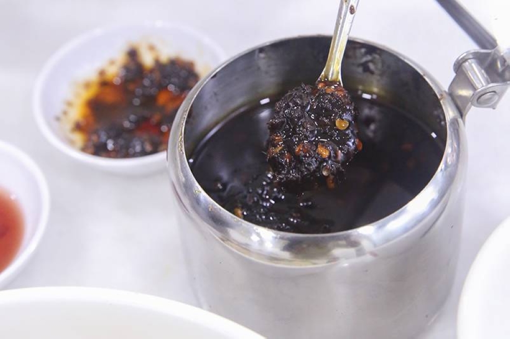 Look for the fragrant chilli oil on the table, an important condiment to enjoy with your beef noodles.