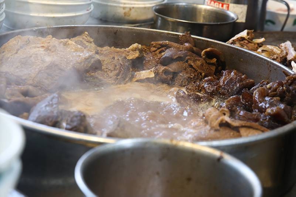 When you walk into Hong Kong Noodle, the first thing that will grab your attention is this huge pot filled with stewed beef and assorted offal.