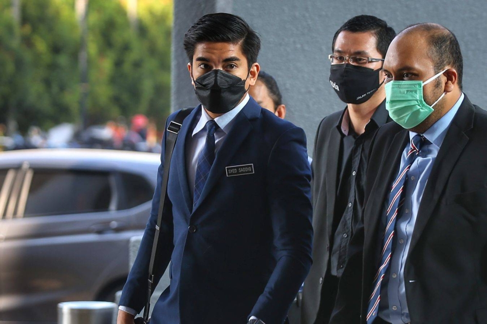 Syed Saddiq Syed Abdul Rahman arrives at the Kuala Lumpur High Court July 18, 2022. — Picture by Ahmad Zamzahuri