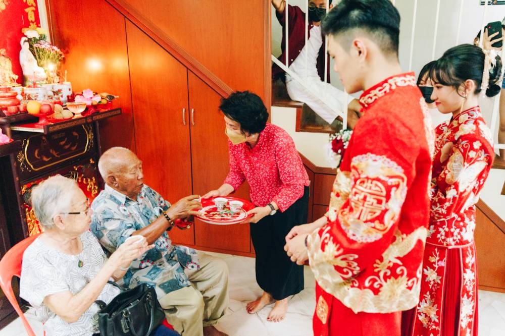 The role of a bride chaperone is to guide the bride and groom's family on the correct ritual to undertake in a wedding. — Picture courtesy of Cheah Yoke Kam