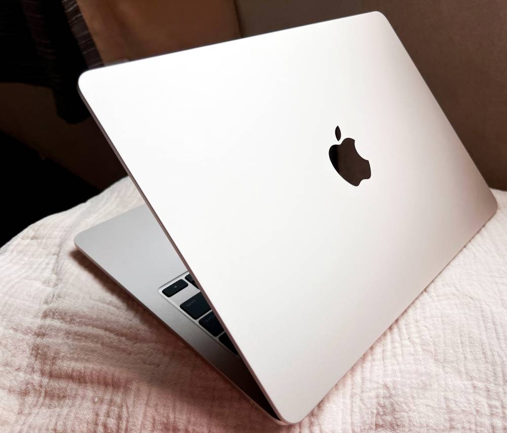 Apple’s MacBook Air M2 is a svelte, powerful redesign