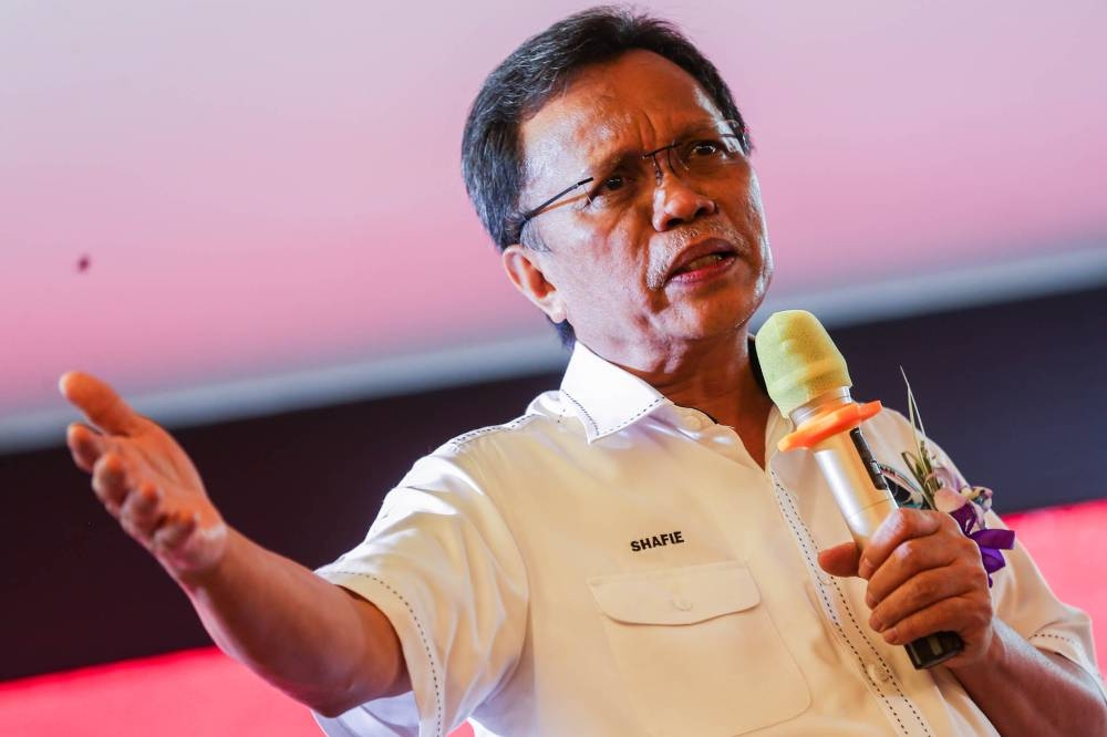 Datuk Seri Mohd Shafie Apdal, who is Senallang Assemblyman and also Semporna MP, requested for the motion to be debated on any of the four-day assembly sitting, as it involved the issue of Sabah’s sovereignty. — Picture by Hari Anggara