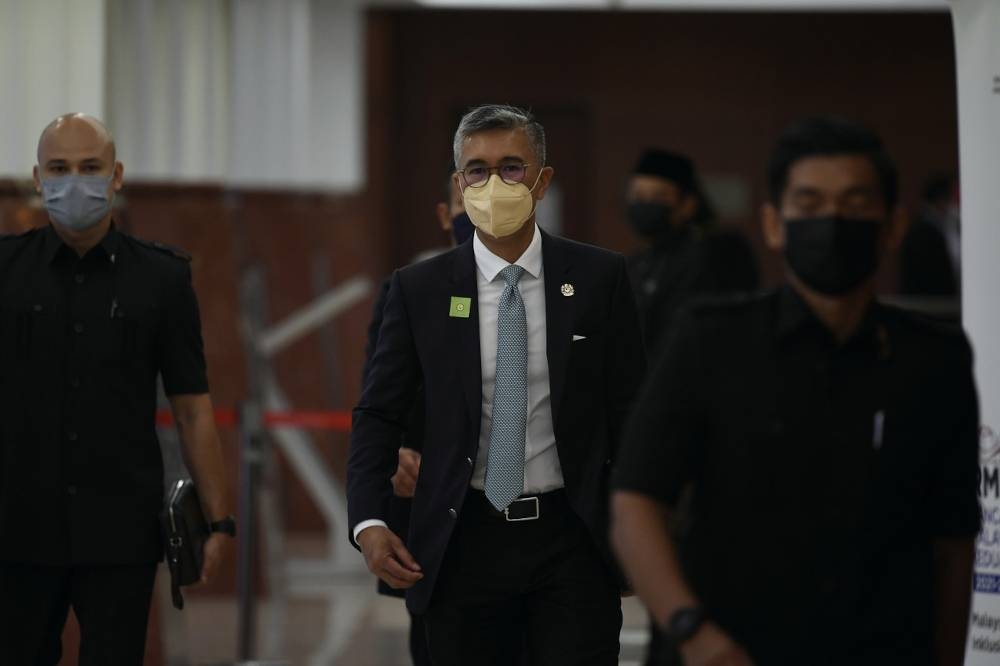 Tengku Zafrul said that the implementation of targeted subsidies will be carried out in phases to ensure that it does not result in sudden inflation or affect the momentum of economic growth.. — Bernama pic 