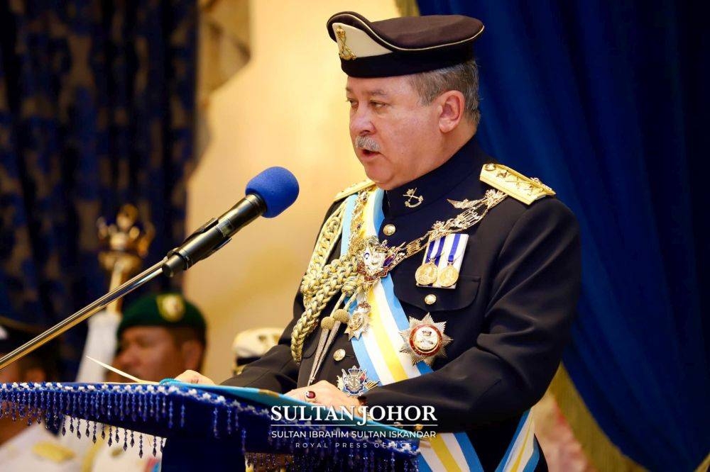 The award is in recognition of the Sultan Ibrahim Sultan Iskandar’s contributions towards the improvement of bilateral relations between Johor and Singapore. — Picture courtesy of the Johor Royal Press Office 