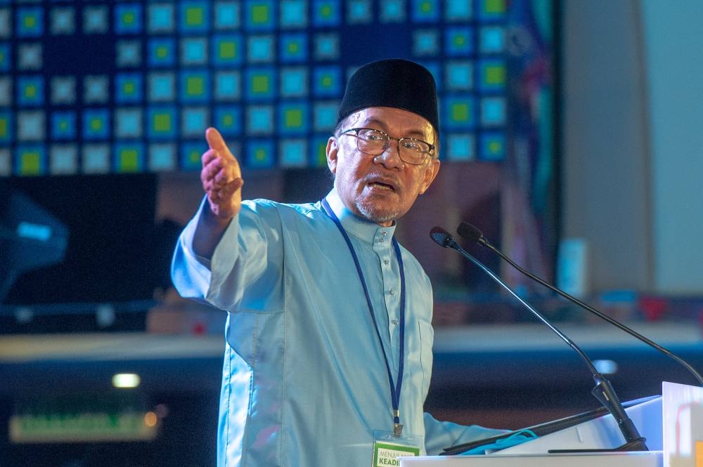Datuk Seri Anwar Ibrahim delivers a speech during the 16th PKR congress in Shah Alam on July 16, 2022. — Picture by Shafwan Zaidon