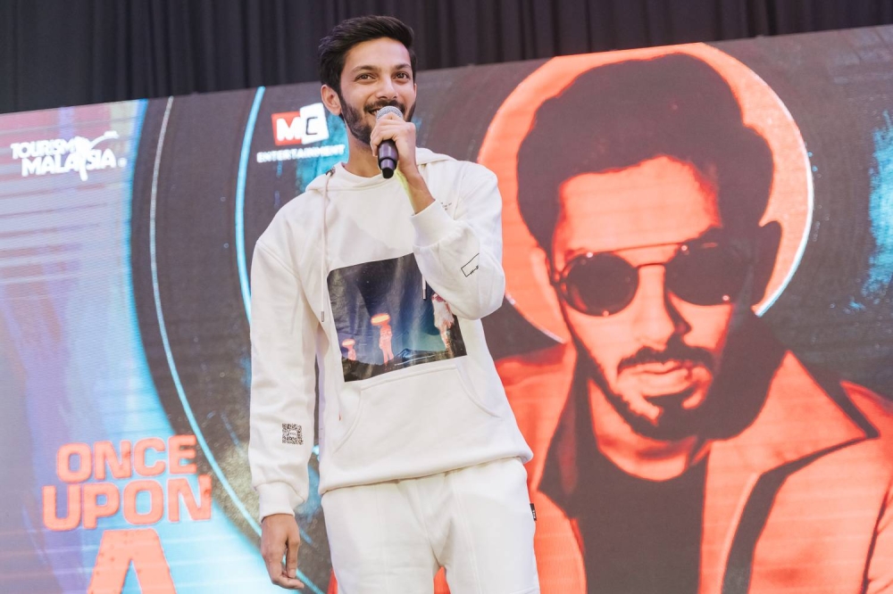 Anirudh addressing members of the media and his fans at Marriott Hotel in Putrajaya yesterday over what they can expect in his upcoming concert — Picture by Devan Manuel