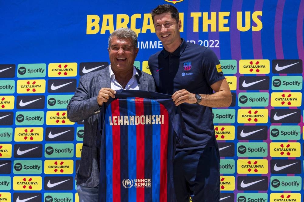 Robert Lewandowski and Joan Laporta hold up an FC Barcelona jersey during the press conference introducing him to FC Barcelona at Conrad Fort Lauderdale Beach in Florida July 20, 2022. — AFP pic