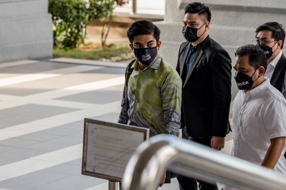 Muar MP Syed Saddiq Abdul Rahman arrives at Kuala Lumpur High Court in Kuala Lumpur July 21, 2022. — Picture by Firdaus Latif