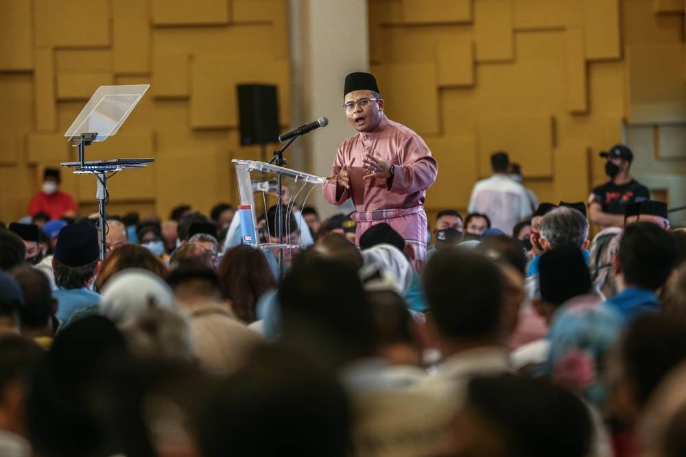 Selangor Mentri Besar Datuk Seri Amirudin Shari announced at an event recently that the dilapidated Shah Alam Stadium and the sports complex surrounding it, will be redeveloped. ― Picture by Hari Anggara