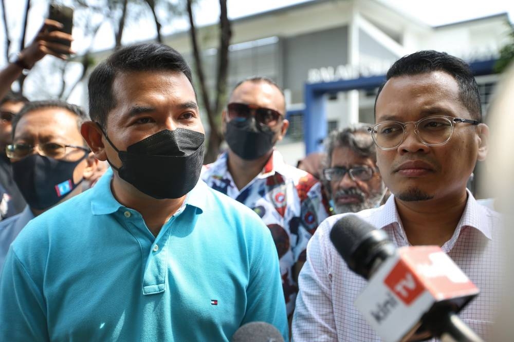 PKR deputy president Rafizi Ramli together with Nik Nazmi speak to media outside the Setiawangsa police station in Kuala Lumpur July 19, 2022. — Picture by Ahmad Zamzahuri
